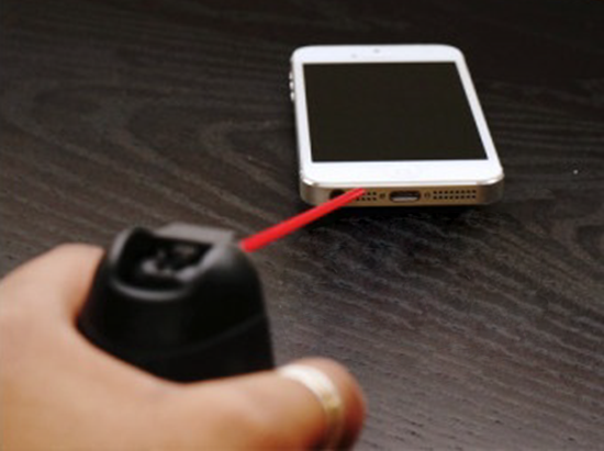 Nettoyer port USB /de charge de son smartphone, iPhone Lightning - Le Blog  de Kiatoo